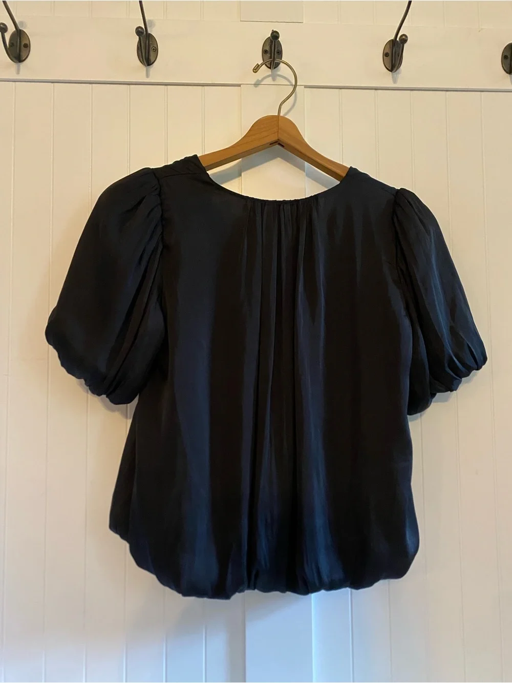 Astr Black Puff-Sleeve V-Neck Blouse